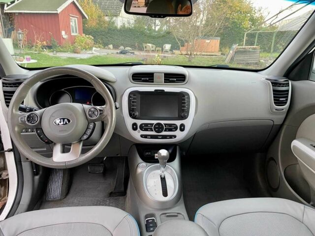 Белый Киа Soul, объемом двигателя 0 л и пробегом 99 тыс. км за 7000 $, фото 4 на Automoto.ua