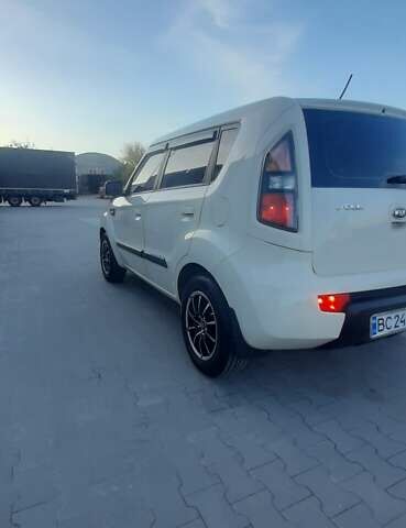 Кіа Soul 2009 у Львові на Automoto.ua Білий Кіа Soul, об'ємом двигуна 1.6 л та пробігом 203 тис. км за 6000 $, фото 5 на Automoto.ua