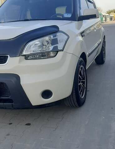 Кіа Soul 2009 у Львові на Automoto.ua Білий Кіа Soul, об'ємом двигуна 1.6 л та пробігом 203 тис. км за 6000 $, фото 4 на Automoto.ua