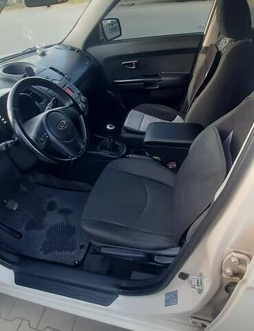 Кіа Soul 2009 у Львові на Automoto.ua Білий Кіа Soul, об'ємом двигуна 1.6 л та пробігом 203 тис. км за 6000 $, фото 12 на Automoto.ua