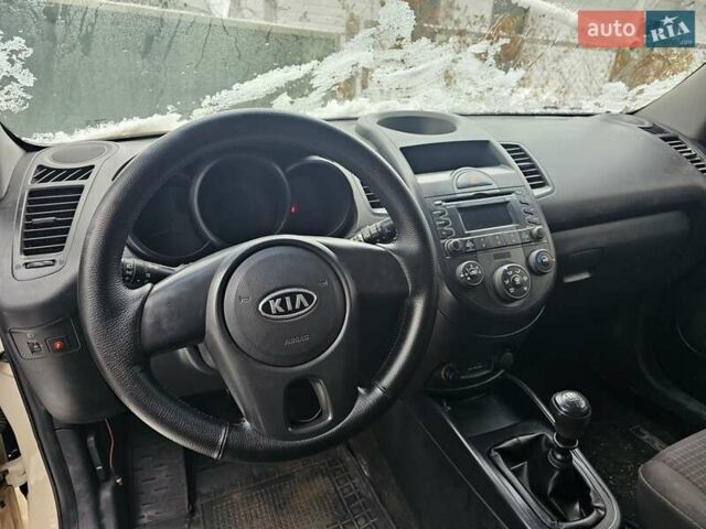 Білий Кіа Soul, об'ємом двигуна 1.59 л та пробігом 221 тис. км за 6200 $, фото 14 на Automoto.ua