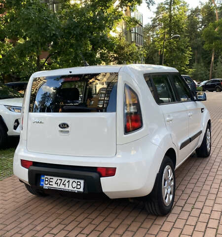 Белый Киа Soul, объемом двигателя 1.6 л и пробегом 203 тыс. км за 7500 $, фото 14 на Automoto.ua