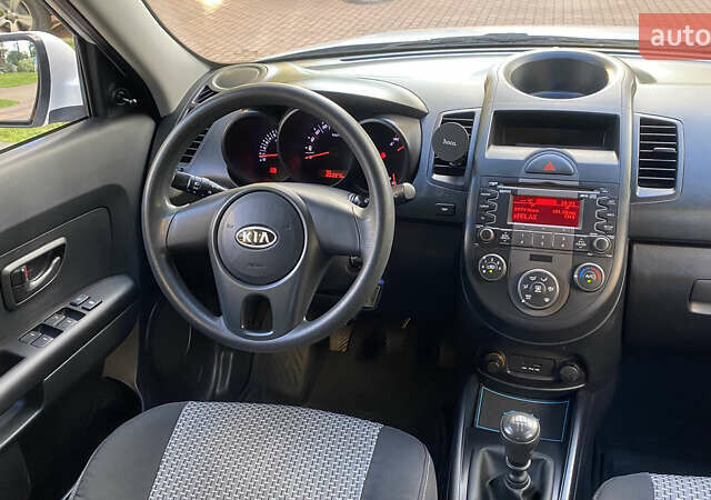 Белый Киа Soul, объемом двигателя 1.6 л и пробегом 203 тыс. км за 7500 $, фото 31 на Automoto.ua