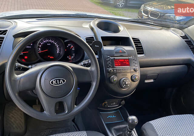 Белый Киа Soul, объемом двигателя 1.6 л и пробегом 203 тыс. км за 7500 $, фото 42 на Automoto.ua