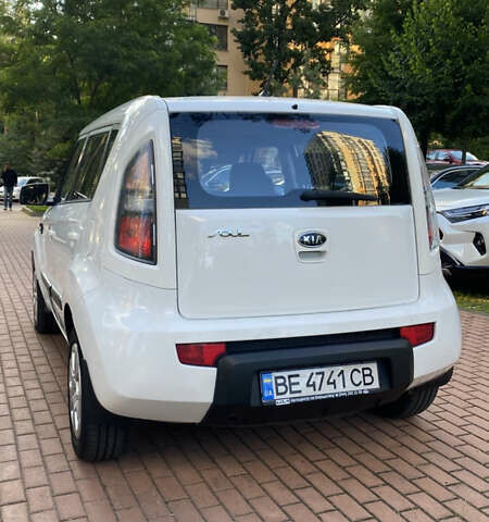 Белый Киа Soul, объемом двигателя 1.6 л и пробегом 203 тыс. км за 7500 $, фото 18 на Automoto.ua