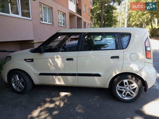 Белый Киа Soul, объемом двигателя 1.59 л и пробегом 108 тыс. км за 7100 $, фото 2 на Automoto.ua