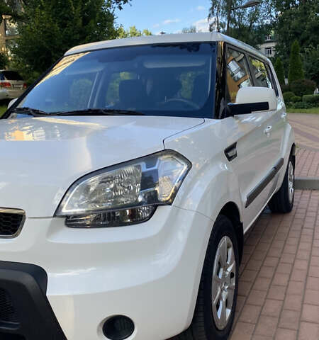 Белый Киа Soul, объемом двигателя 1.6 л и пробегом 203 тыс. км за 7500 $, фото 24 на Automoto.ua
