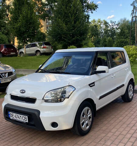 Белый Киа Soul, объемом двигателя 1.6 л и пробегом 203 тыс. км за 7500 $, фото 3 на Automoto.ua