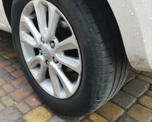 Білий Кіа Soul, об'ємом двигуна 1.6 л та пробігом 192 тис. км за 8300 $, фото 14 на Automoto.ua