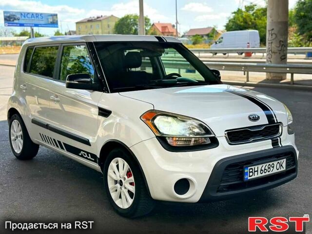 Белый Киа Soul, объемом двигателя 2 л и пробегом 228 тыс. км за 8500 $, фото 4 на Automoto.ua