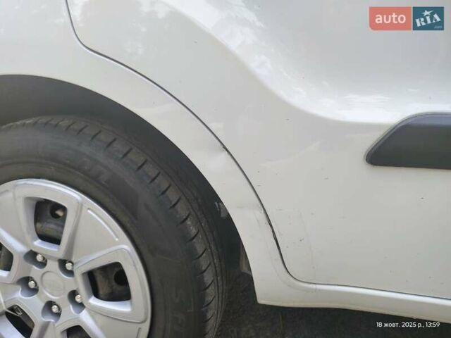 Білий Кіа Soul, об'ємом двигуна 1.59 л та пробігом 177 тис. км за 7300 $, фото 21 на Automoto.ua