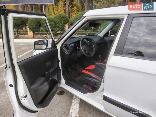Білий Кіа Soul, об'ємом двигуна 1.59 л та пробігом 177 тис. км за 7300 $, фото 14 на Automoto.ua