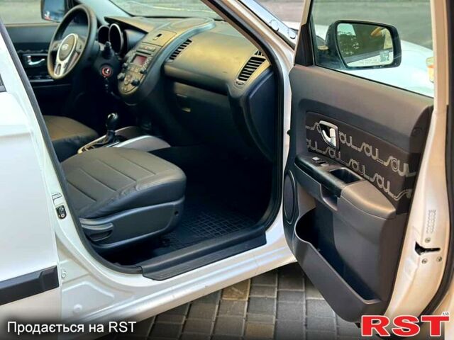 Белый Киа Soul, объемом двигателя 2 л и пробегом 228 тыс. км за 8500 $, фото 7 на Automoto.ua