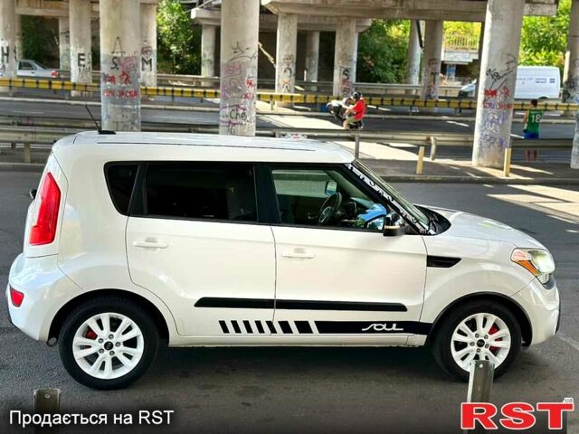 Белый Киа Soul, объемом двигателя 2 л и пробегом 228 тыс. км за 8500 $, фото 3 на Automoto.ua