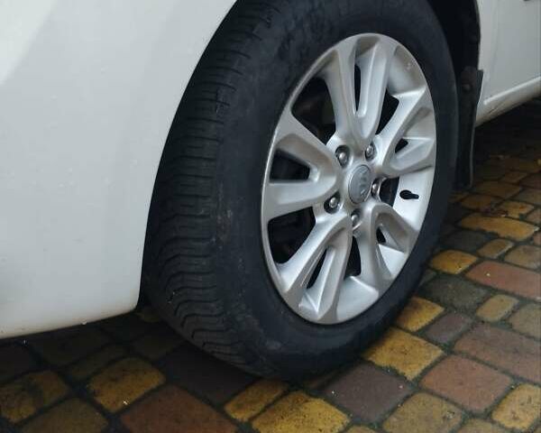 Білий Кіа Soul, об'ємом двигуна 1.6 л та пробігом 192 тис. км за 8300 $, фото 13 на Automoto.ua