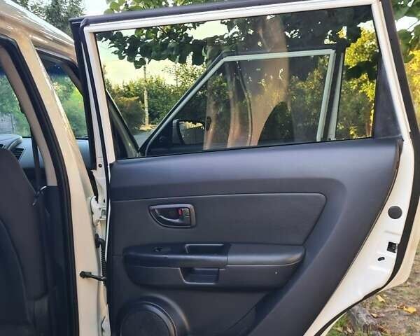 Білий Кіа Soul, об'ємом двигуна 1.6 л та пробігом 173 тис. км за 7350 $, фото 16 на Automoto.ua