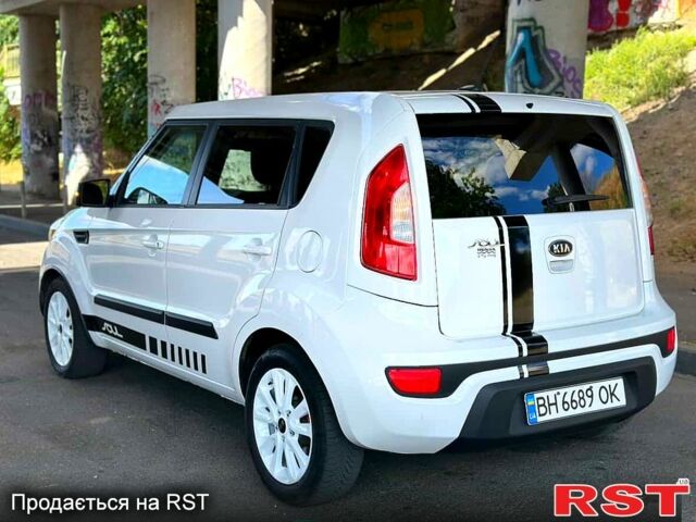 Белый Киа Soul, объемом двигателя 2 л и пробегом 228 тыс. км за 8500 $, фото 2 на Automoto.ua