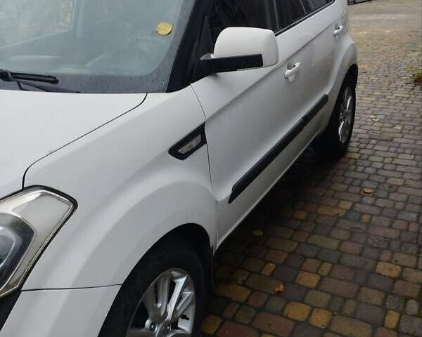 Белый Киа Soul, объемом двигателя 1.6 л и пробегом 192 тыс. км за 8200 $, фото 2 на Automoto.ua