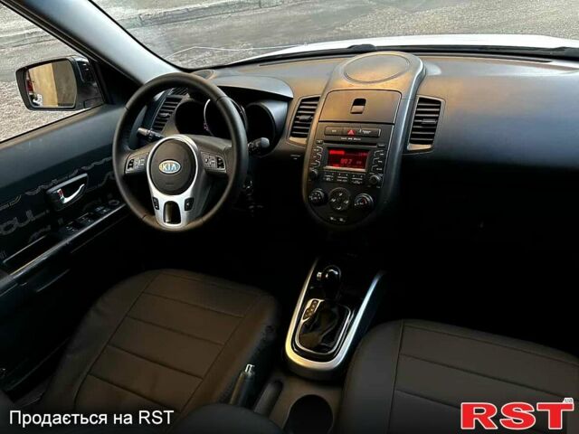 Белый Киа Soul, объемом двигателя 2 л и пробегом 228 тыс. км за 8500 $, фото 5 на Automoto.ua