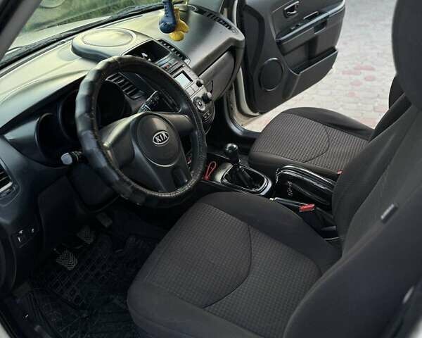 Білий Кіа Soul, об'ємом двигуна 1.6 л та пробігом 114 тис. км за 5700 $, фото 12 на Automoto.ua