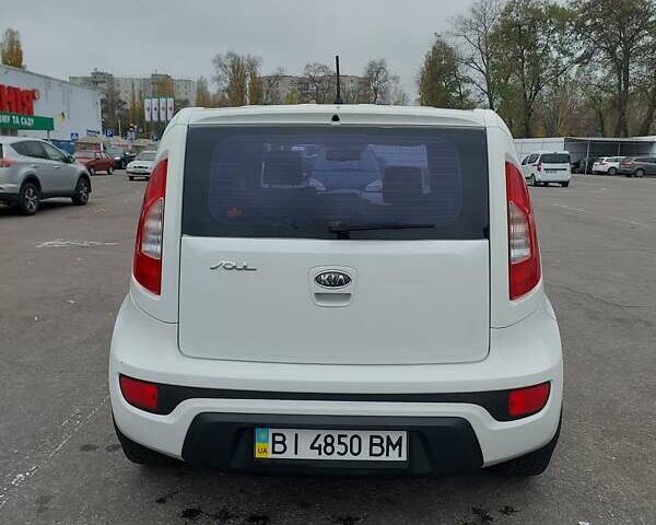 Белый Киа Soul, объемом двигателя 1.6 л и пробегом 150 тыс. км за 9500 $, фото 2 на Automoto.ua