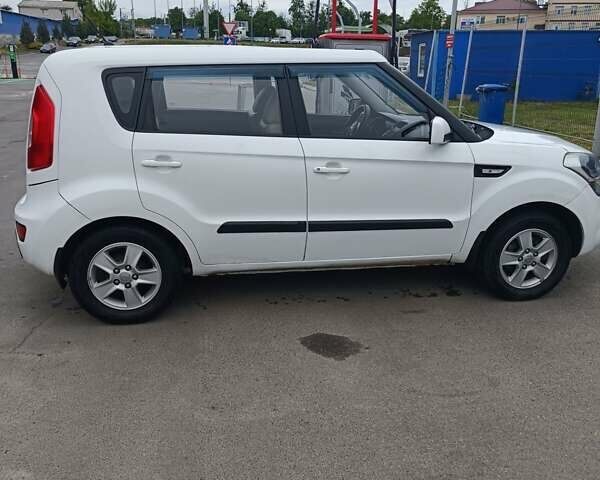 Белый Киа Soul, объемом двигателя 1.59 л и пробегом 306 тыс. км за 4777 $, фото 8 на Automoto.ua