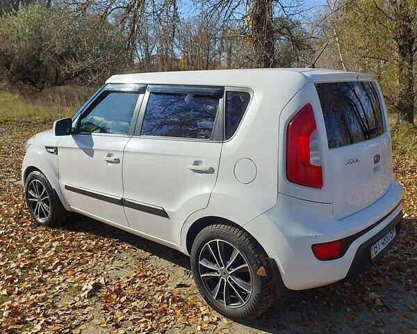 Белый Киа Soul, объемом двигателя 1.6 л и пробегом 150 тыс. км за 9500 $, фото 10 на Automoto.ua