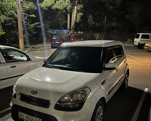 Белый Киа Soul, объемом двигателя 1.59 л и пробегом 197 тыс. км за 6500 $, фото 12 на Automoto.ua