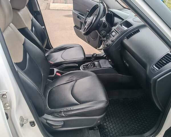 Белый Киа Soul, объемом двигателя 1.59 л и пробегом 306 тыс. км за 4777 $, фото 2 на Automoto.ua