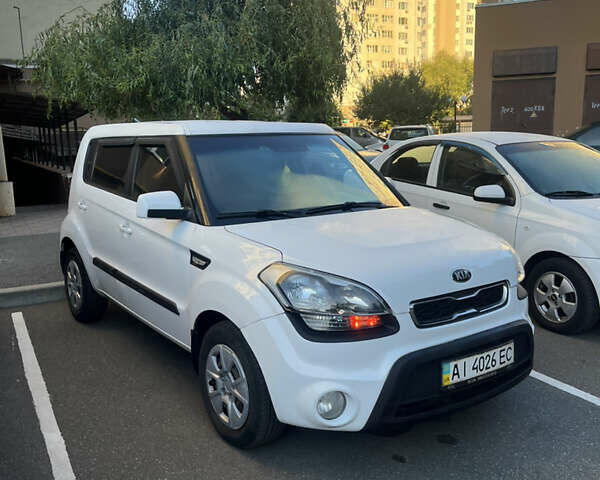 Белый Киа Soul, объемом двигателя 1.59 л и пробегом 197 тыс. км за 6500 $, фото 14 на Automoto.ua