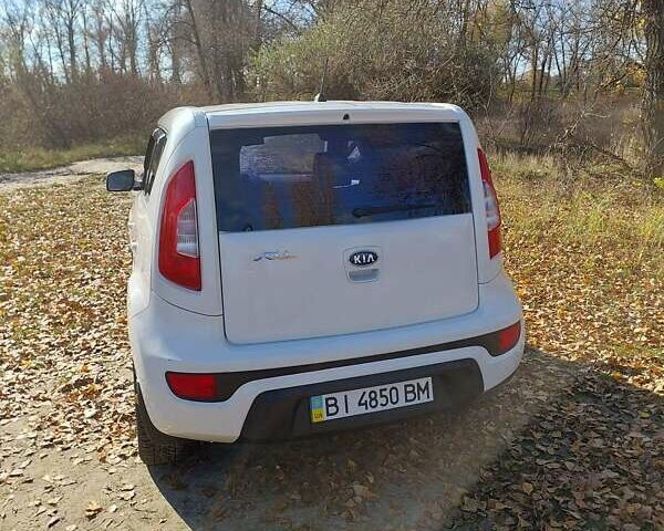 Белый Киа Soul, объемом двигателя 1.6 л и пробегом 150 тыс. км за 9500 $, фото 11 на Automoto.ua