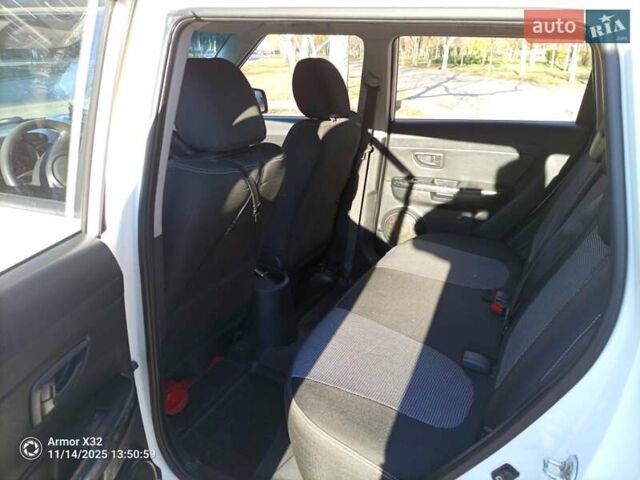 Белый Киа Soul, объемом двигателя 1.59 л и пробегом 128 тыс. км за 7200 $, фото 6 на Automoto.ua