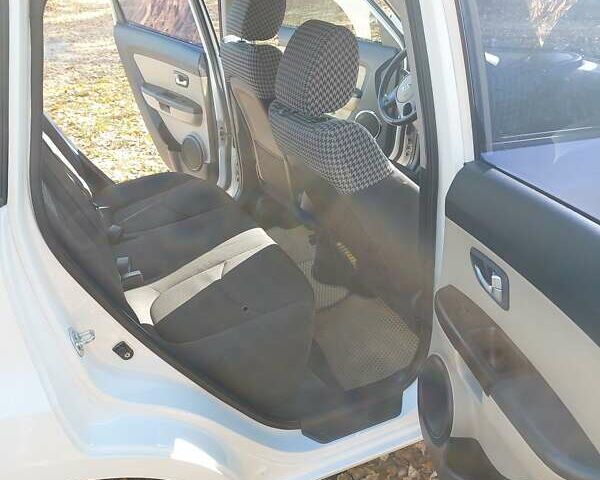 Белый Киа Soul, объемом двигателя 1.6 л и пробегом 150 тыс. км за 9500 $, фото 23 на Automoto.ua