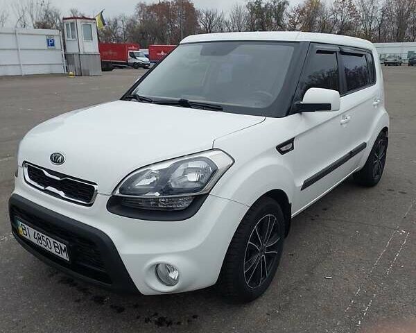Белый Киа Soul, объемом двигателя 1.6 л и пробегом 150 тыс. км за 9500 $, фото 13 на Automoto.ua