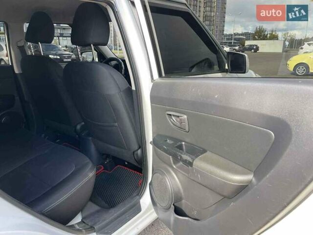 Белый Киа Soul, объемом двигателя 1.59 л и пробегом 251 тыс. км за 7700 $, фото 13 на Automoto.ua