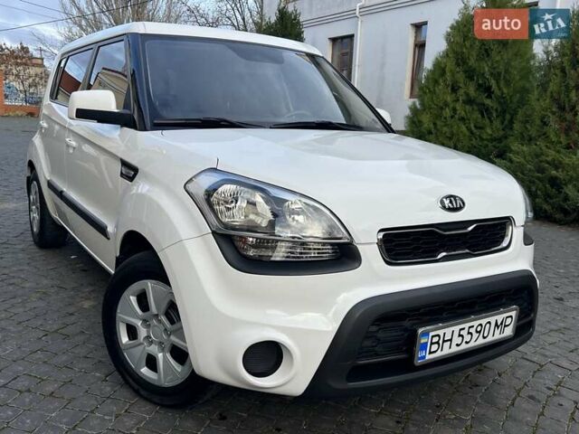 Белый Киа Soul, объемом двигателя 1.6 л и пробегом 95 тыс. км за 7800 $, фото 2 на Automoto.ua