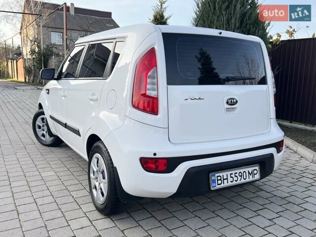 Белый Киа Soul, объемом двигателя 1.6 л и пробегом 95 тыс. км за 9700 $, фото 3 на Automoto.ua