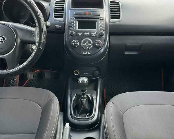 Белый Киа Soul, объемом двигателя 1.59 л и пробегом 251 тыс. км за 7700 $, фото 12 на Automoto.ua