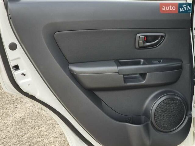 Белый Киа Soul, объемом двигателя 1.59 л и пробегом 70 тыс. км за 7500 $, фото 11 на Automoto.ua