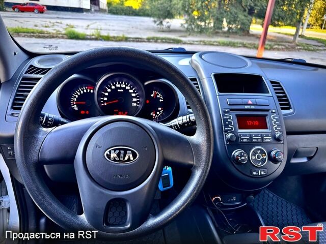 Белый Киа Soul, объемом двигателя 1.6 л и пробегом 69 тыс. км за 7500 $, фото 5 на Automoto.ua