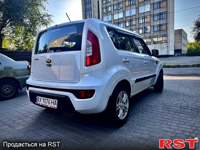 Белый Киа Soul, объемом двигателя 1.6 л и пробегом 69 тыс. км за 7500 $, фото 2 на Automoto.ua