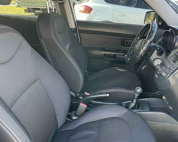 Белый Киа Soul, объемом двигателя 1.59 л и пробегом 251 тыс. км за 7700 $, фото 26 на Automoto.ua