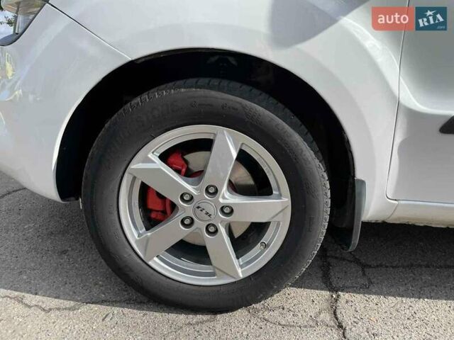 Белый Киа Soul, объемом двигателя 1.59 л и пробегом 251 тыс. км за 7700 $, фото 25 на Automoto.ua