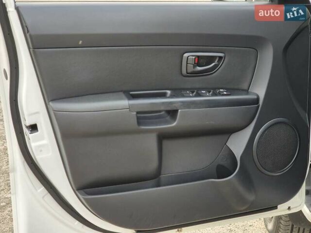 Белый Киа Soul, объемом двигателя 1.59 л и пробегом 70 тыс. км за 7500 $, фото 7 на Automoto.ua