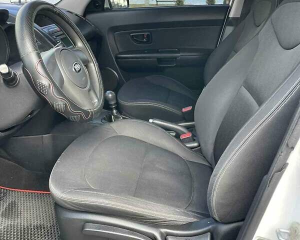 Белый Киа Soul, объемом двигателя 1.59 л и пробегом 251 тыс. км за 7700 $, фото 16 на Automoto.ua