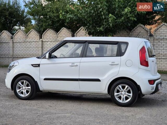 Белый Киа Soul, объемом двигателя 1.59 л и пробегом 70 тыс. км за 7500 $, фото 6 на Automoto.ua