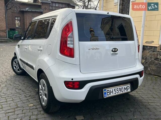 Белый Киа Soul, объемом двигателя 1.6 л и пробегом 95 тыс. км за 7800 $, фото 3 на Automoto.ua