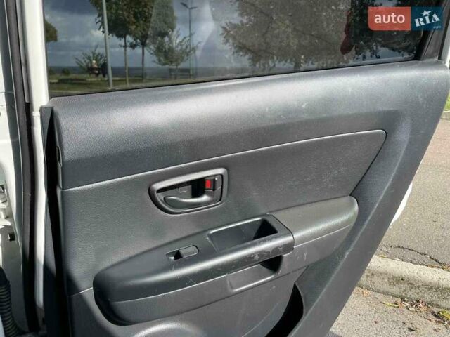 Белый Киа Soul, объемом двигателя 1.59 л и пробегом 251 тыс. км за 7700 $, фото 11 на Automoto.ua