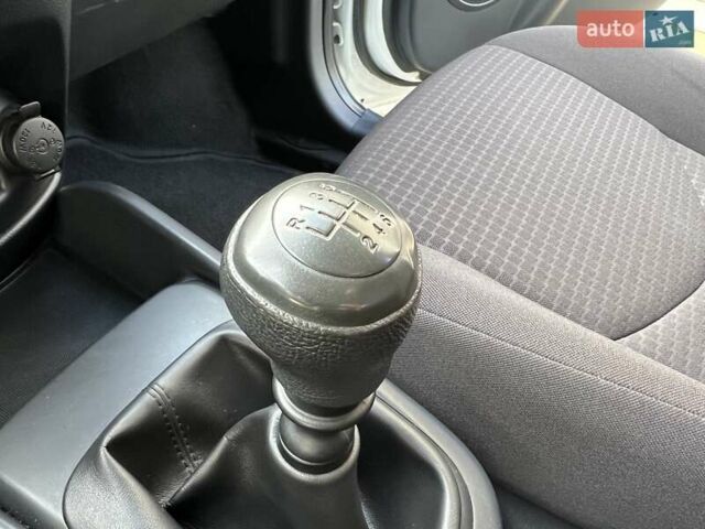 Белый Киа Soul, объемом двигателя 1.6 л и пробегом 95 тыс. км за 7800 $, фото 19 на Automoto.ua