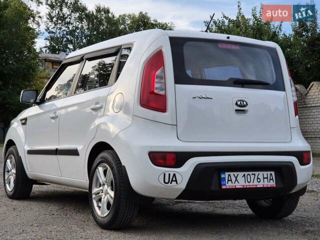 Белый Киа Soul, объемом двигателя 1.59 л и пробегом 70 тыс. км за 7500 $, фото 4 на Automoto.ua